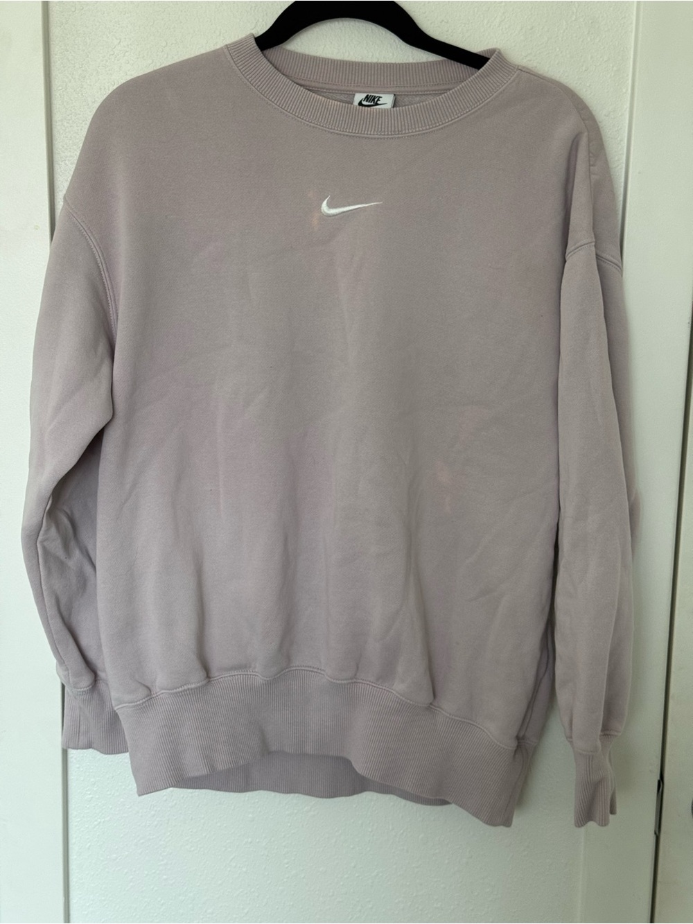 Nike Women’s Oversized Crewneck Sweatshirt in Soft Lavender